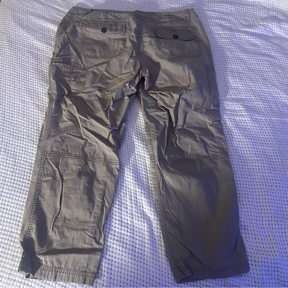 Eddie Bauer Rip Stop women’s Size 14 Large Tan Cargo Cropped Flood Hiking Pants - Picture 4 of 5